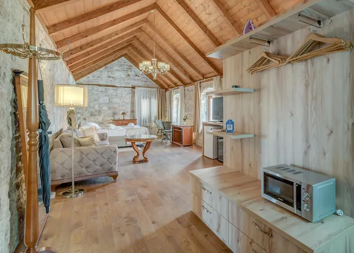 Emperor - Beyond Timeless Apartment *