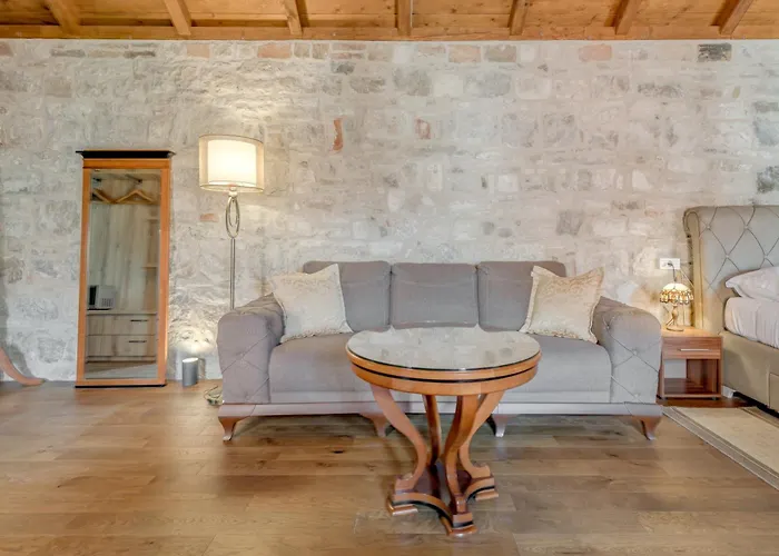 Apartment Emperor - Beyond Timeless Split