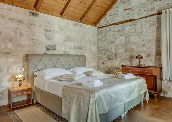 Apartment Emperor - Beyond Timeless Split