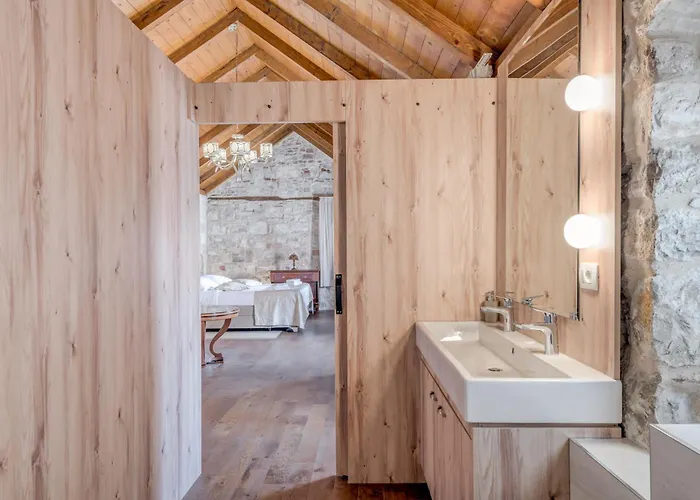 Apartment Emperor - Beyond Timeless Split