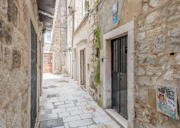 Apartment Emperor - Beyond Timeless *