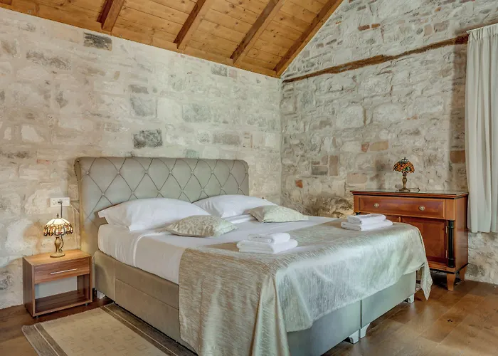 Emperor - Beyond Timeless Apartment