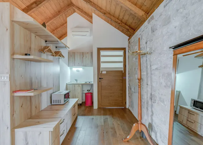 Apartment Emperor - Beyond Timeless *